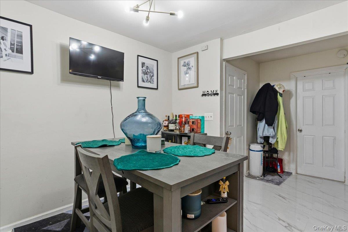 Single Family E 213th Street Bronx, NY 10469, MLS-1003992-20