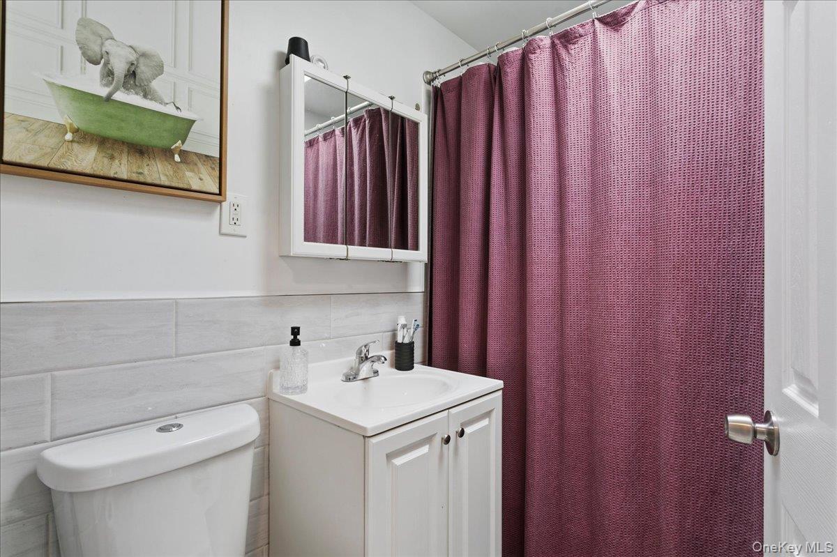 Single Family E 213th Street Bronx, NY 10469, MLS-1003992-22