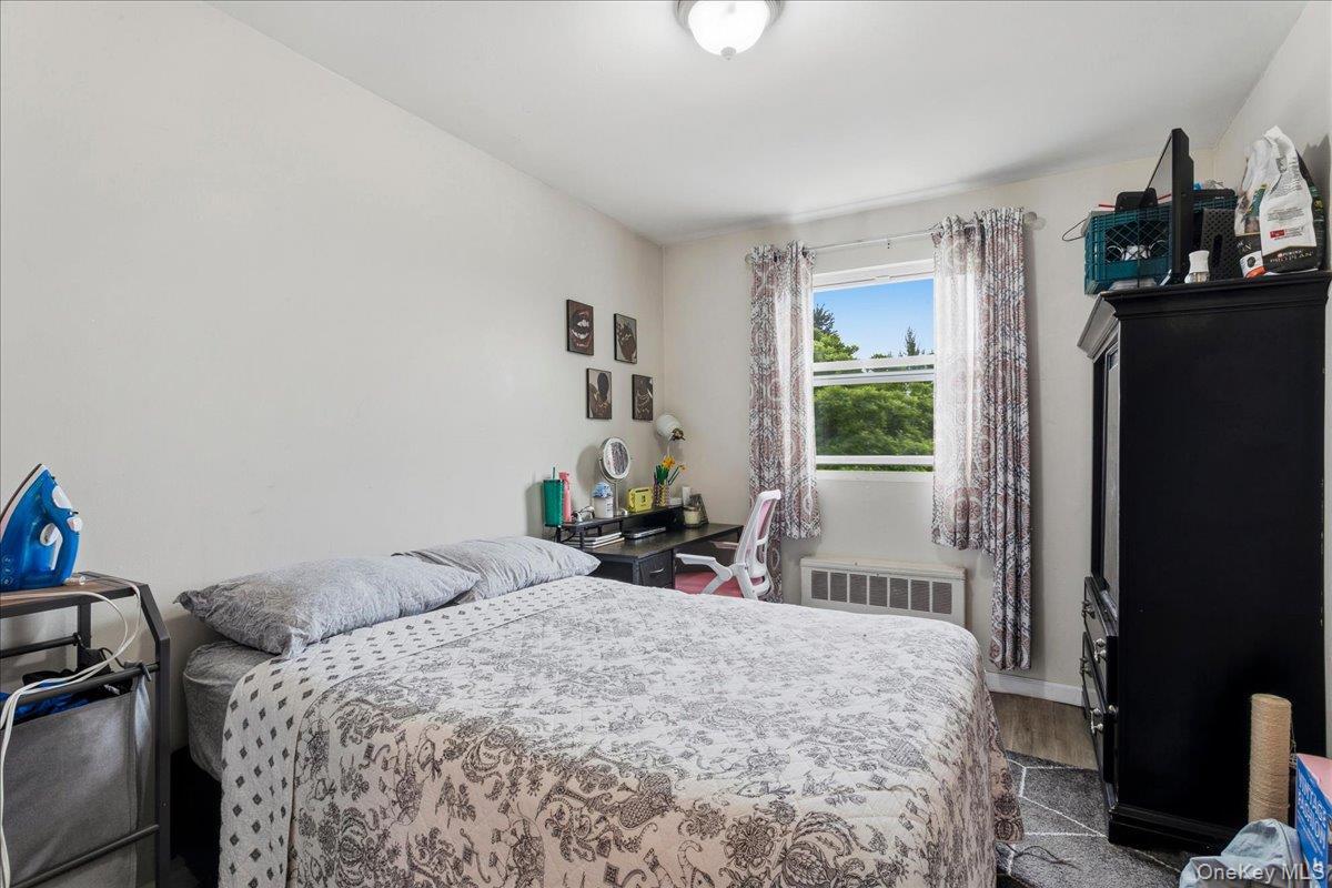 Single Family E 213th Street Bronx, NY 10469, MLS-1003992-23