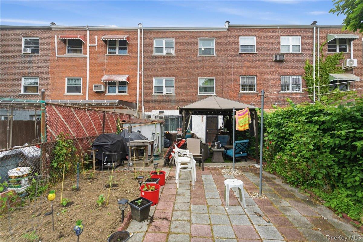Single Family E 213th Street Bronx, NY 10469, MLS-1003992-25