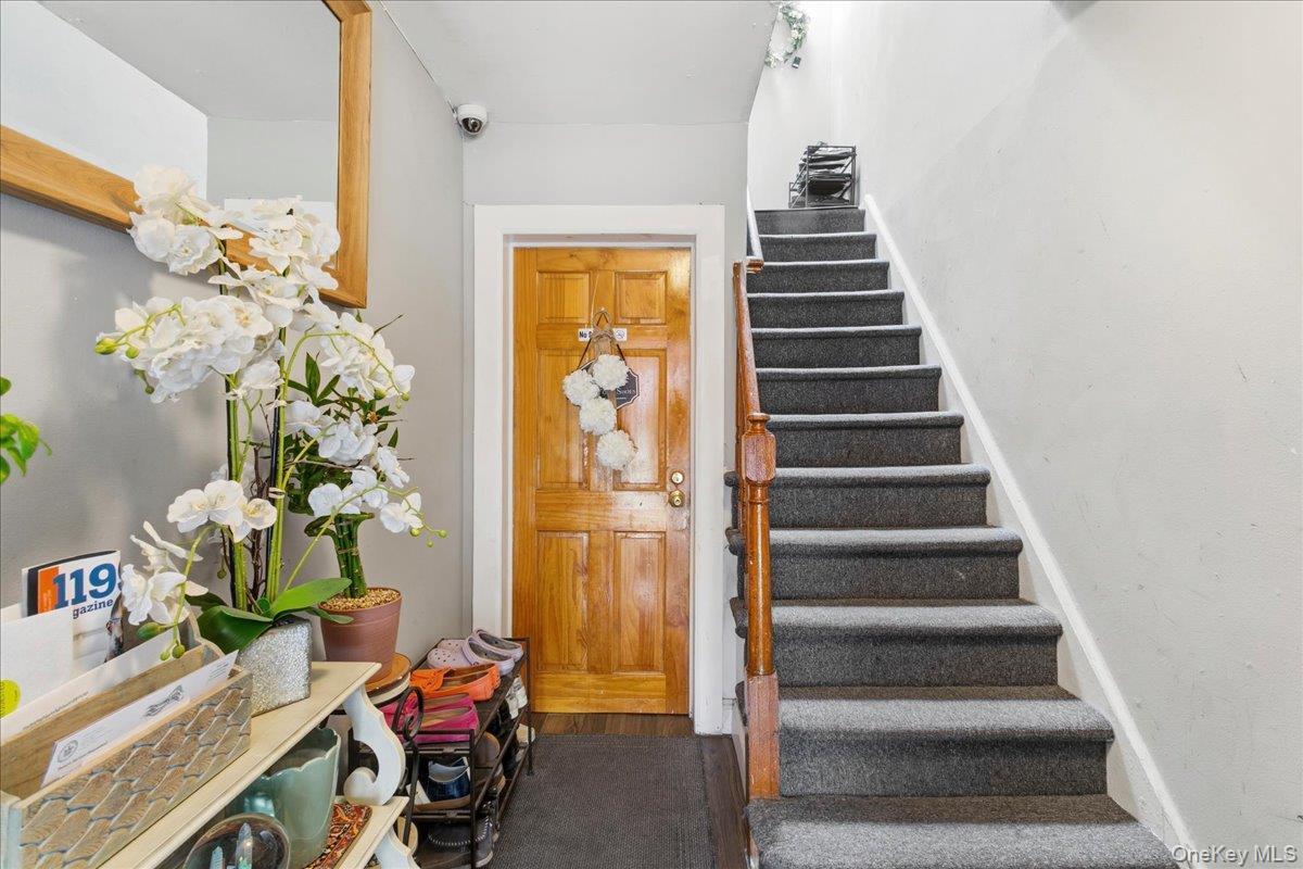 Single Family E 213th Street Bronx, NY 10469, MLS-1003992-3