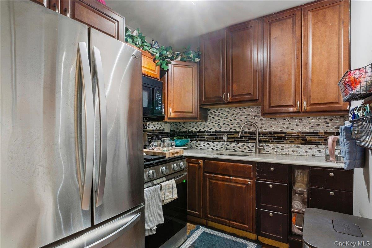 Single Family E 213th Street Bronx, NY 10469, MLS-1003992-5