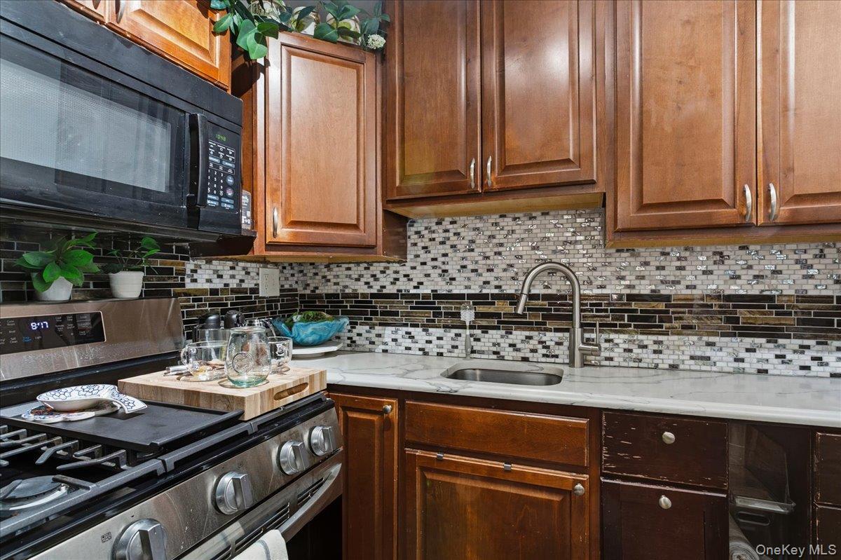 Single Family E 213th Street Bronx, NY 10469, MLS-1003992-6