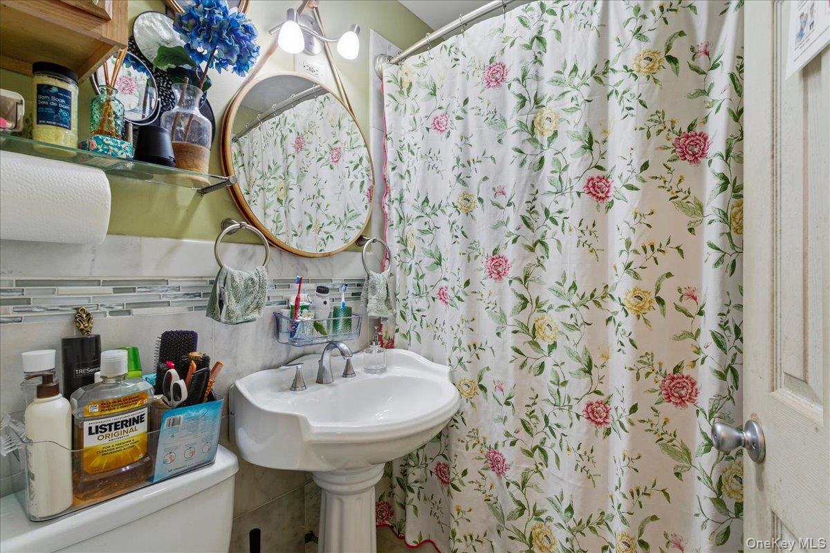 Single Family E 213th Street Bronx, NY 10469, MLS-1003992-7
