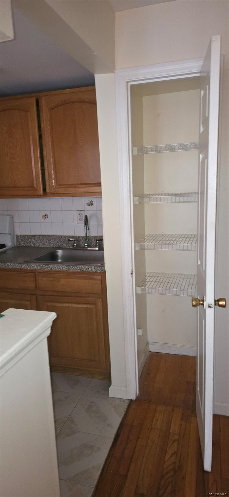 Apartment Sutter  Brooklyn, NY 11212, MLS-1004007-3