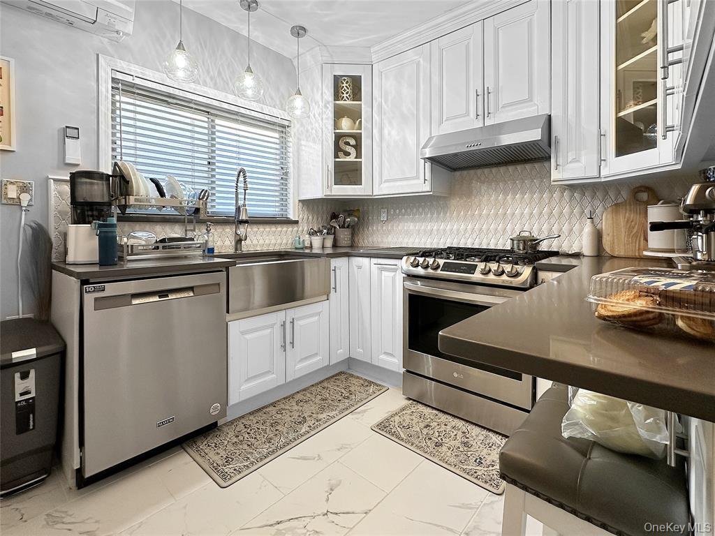 Single Family 213th Queens, NY 11429, MLS-1004016-17