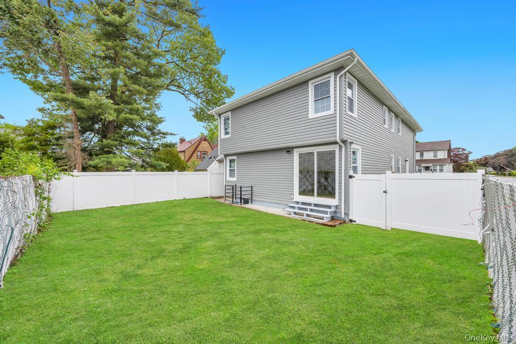 Single Family N Grove Street Nassau County, NY 11580, MLS-1004080-26