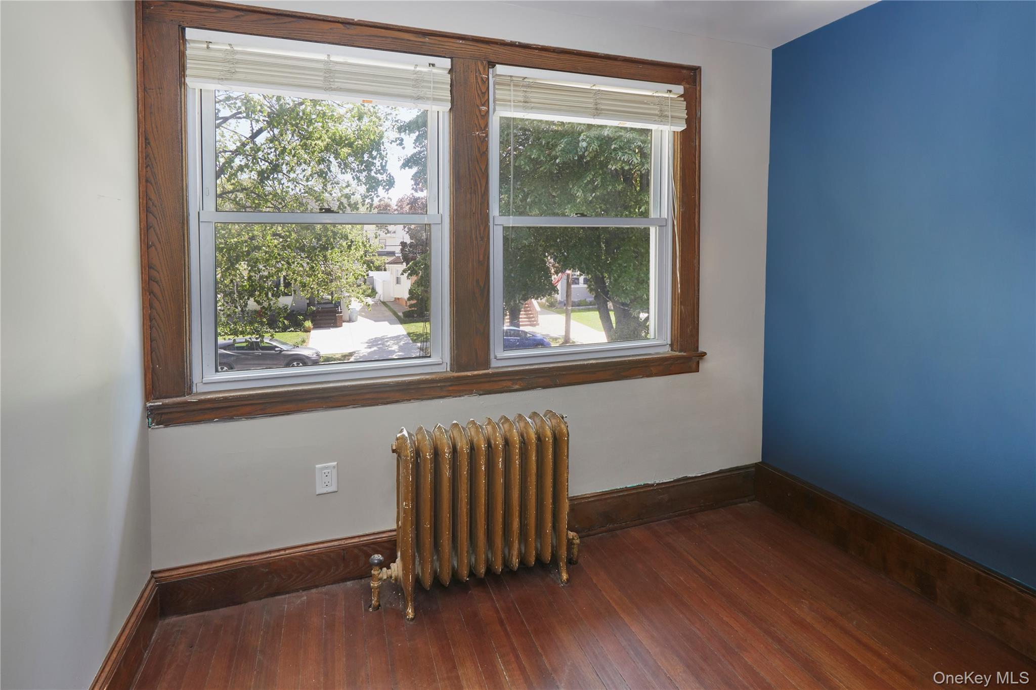 Single Family E Raleigh Avenue Staten Island, NY 10310, MLS-1004082-10