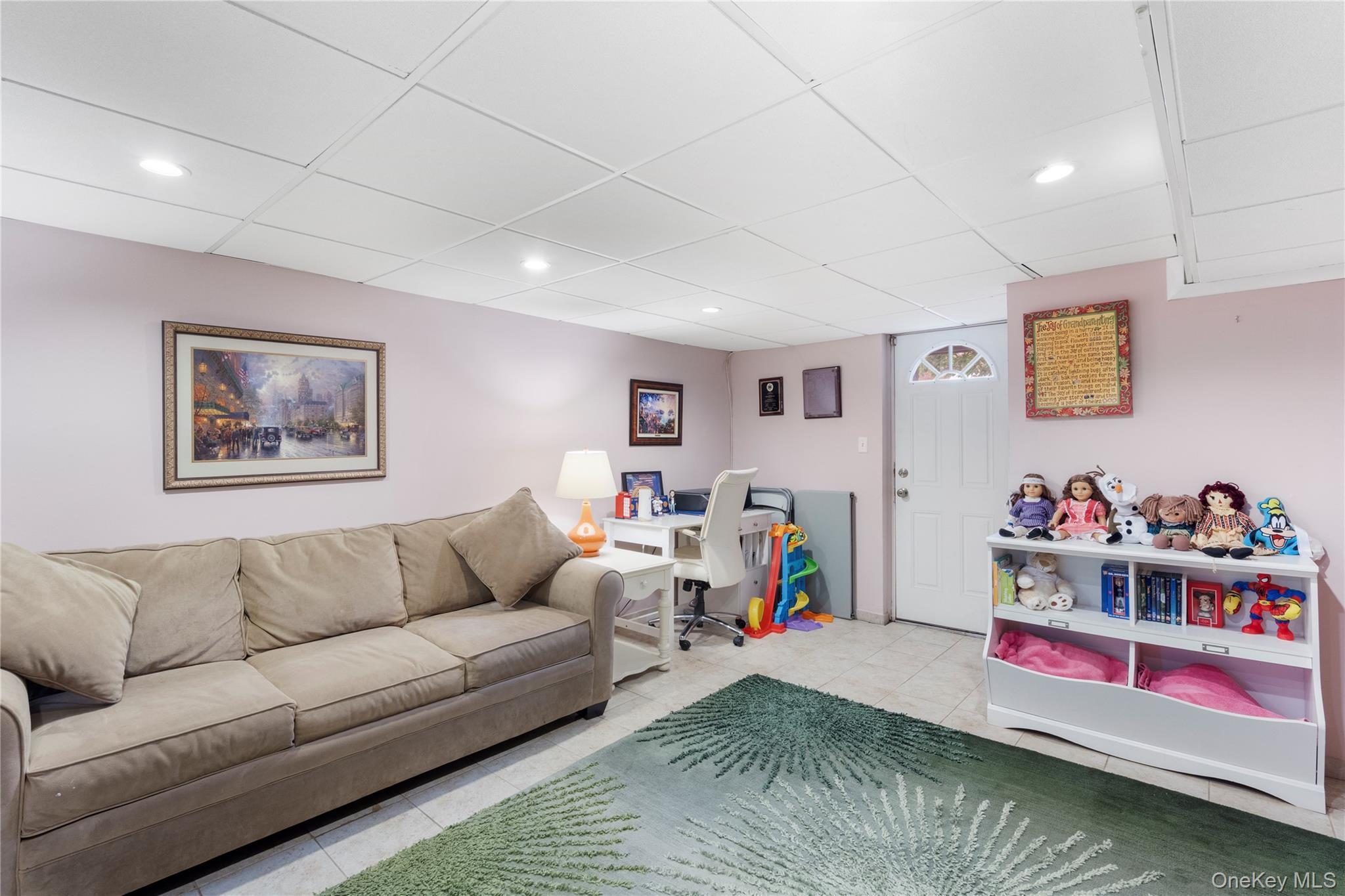Single Family 160th Queens, NY 11357, MLS-1004120-17