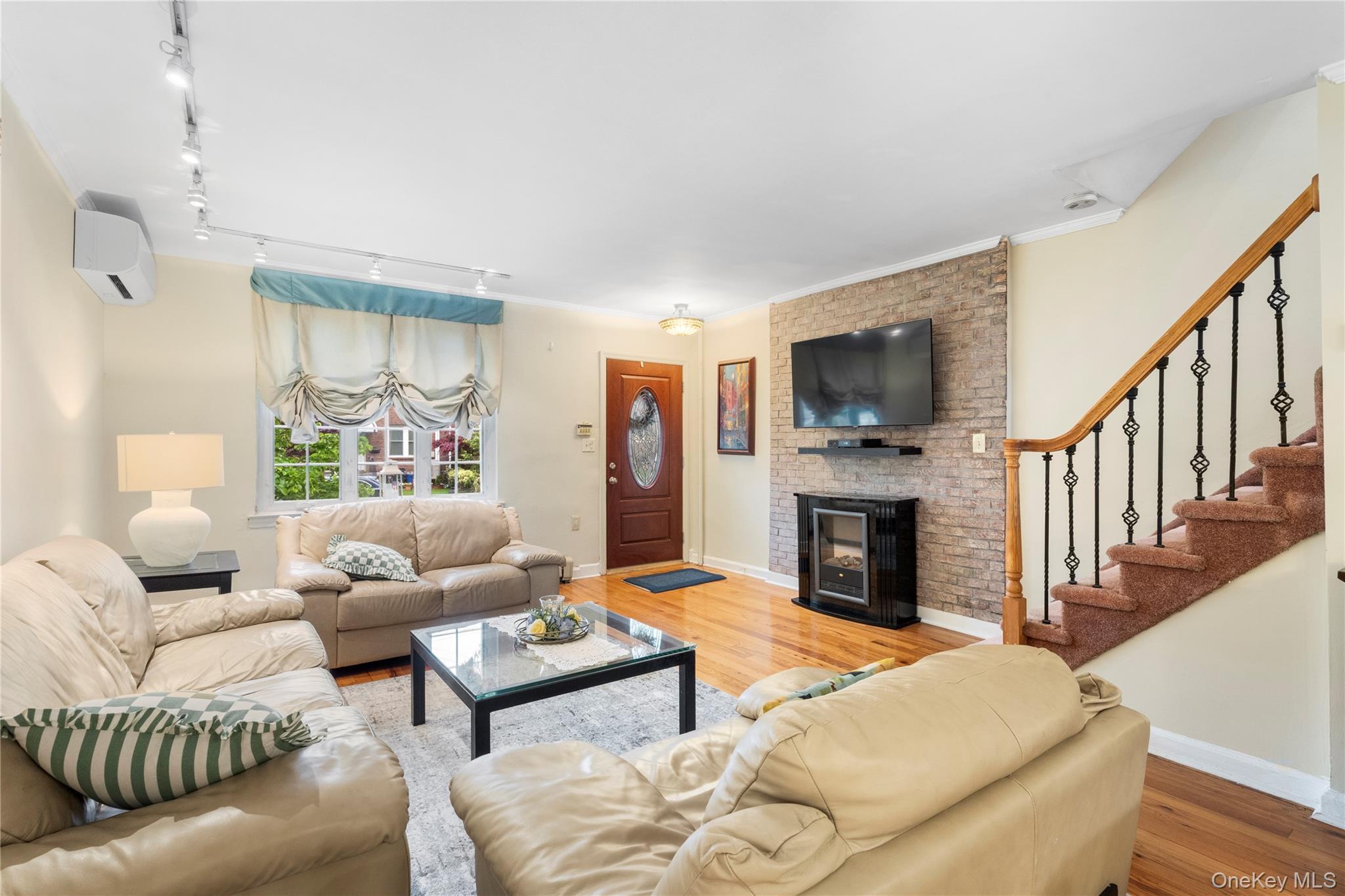 Single Family 160th Queens, NY 11357, MLS-1004120-2