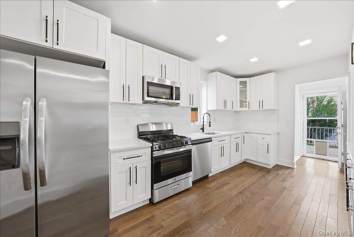 Single Family Clarence Bronx, NY 10465, MLS-1004136-11
