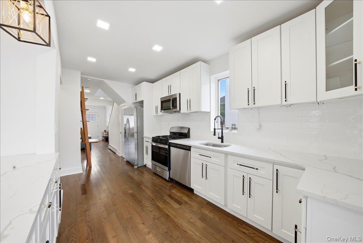 Single Family Clarence Bronx, NY 10465, MLS-1004136-12