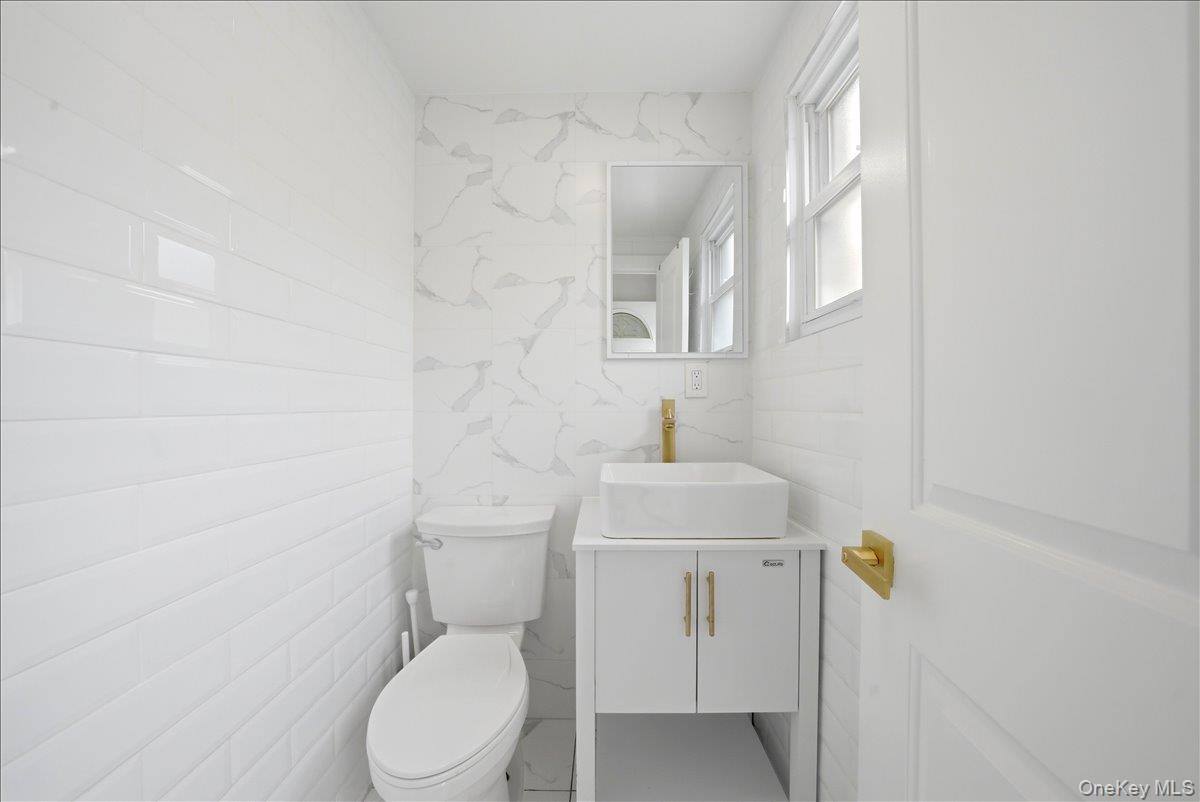 Single Family Clarence Bronx, NY 10465, MLS-1004136-13