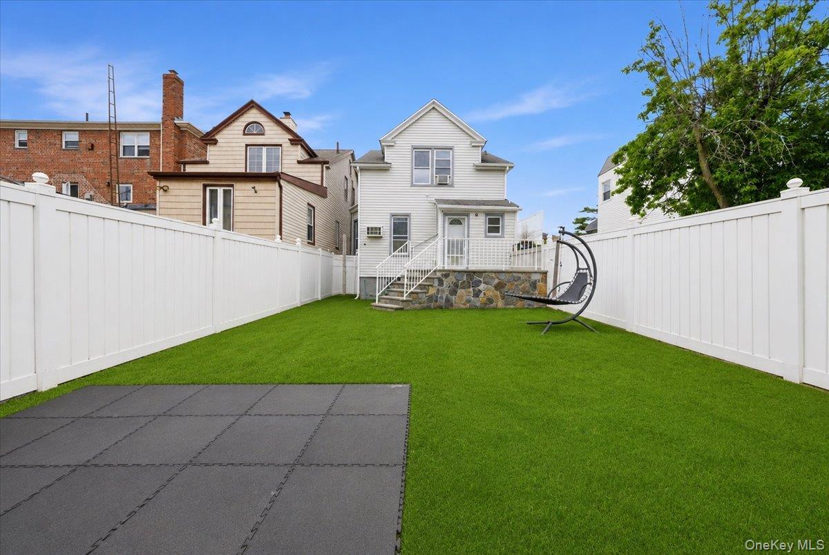 Single Family Clarence Bronx, NY 10465, MLS-1004136-18