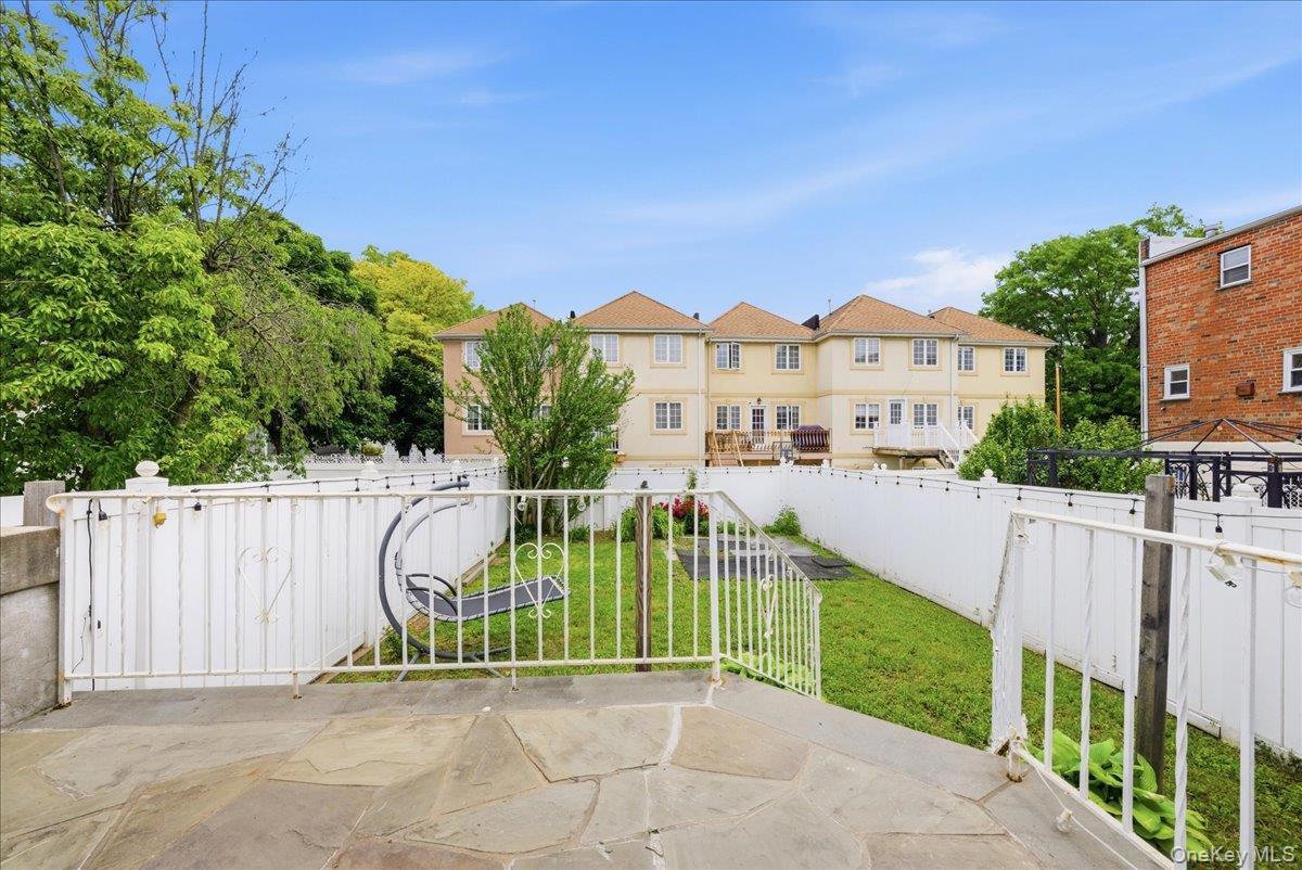 Single Family Clarence Bronx, NY 10465, MLS-1004136-19