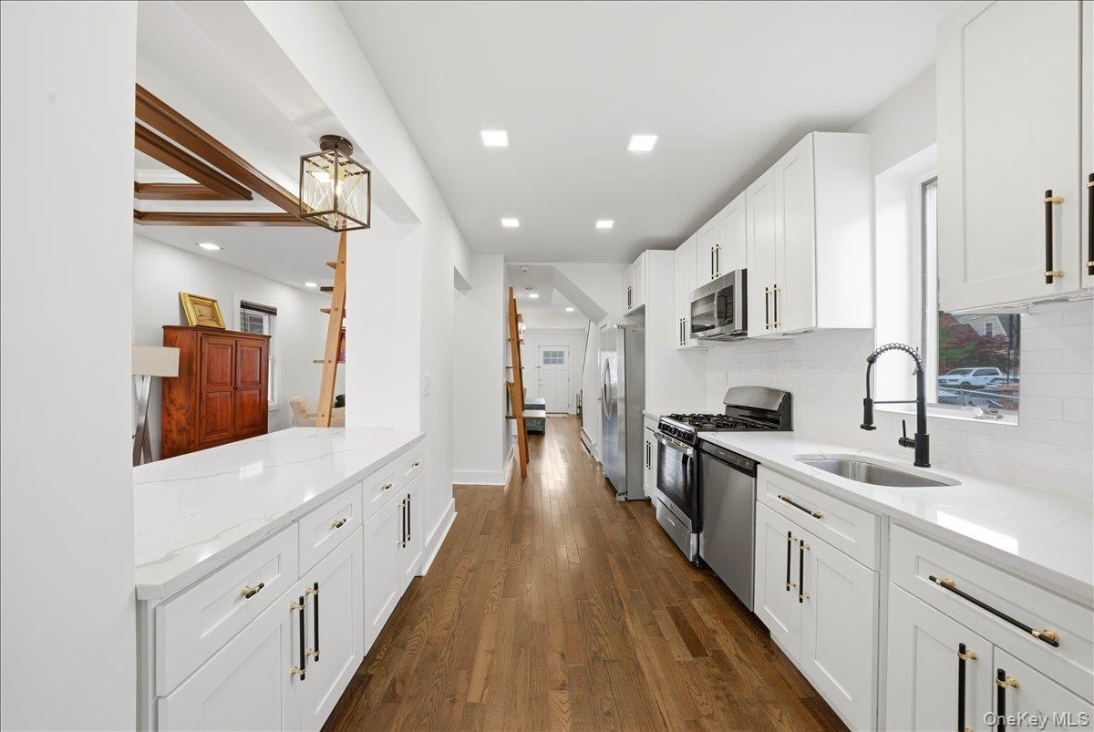 Single Family Clarence Bronx, NY 10465, MLS-1004136-6