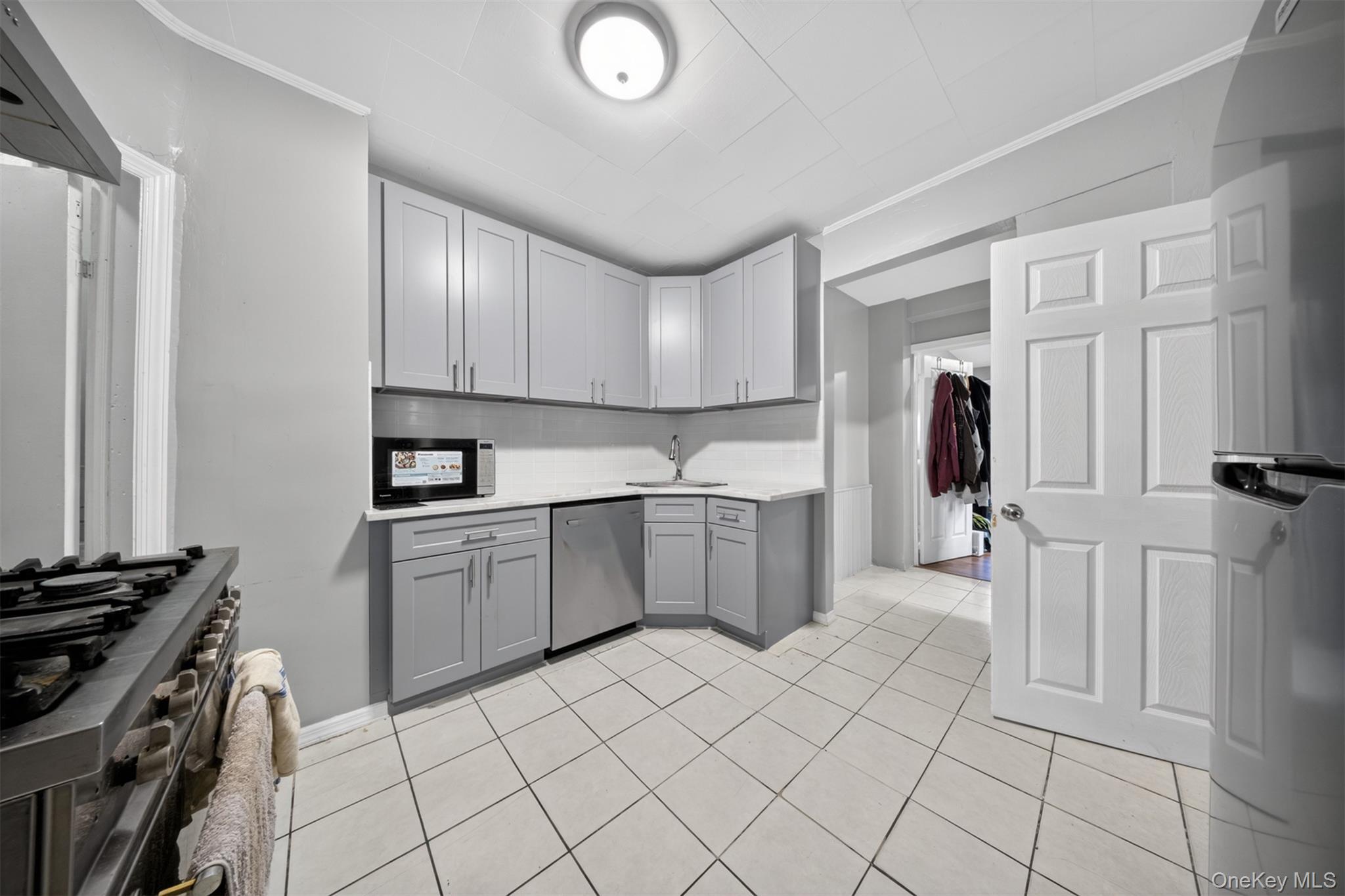 Single Family 160th Street Queens, NY 11432, MLS-1004161-8