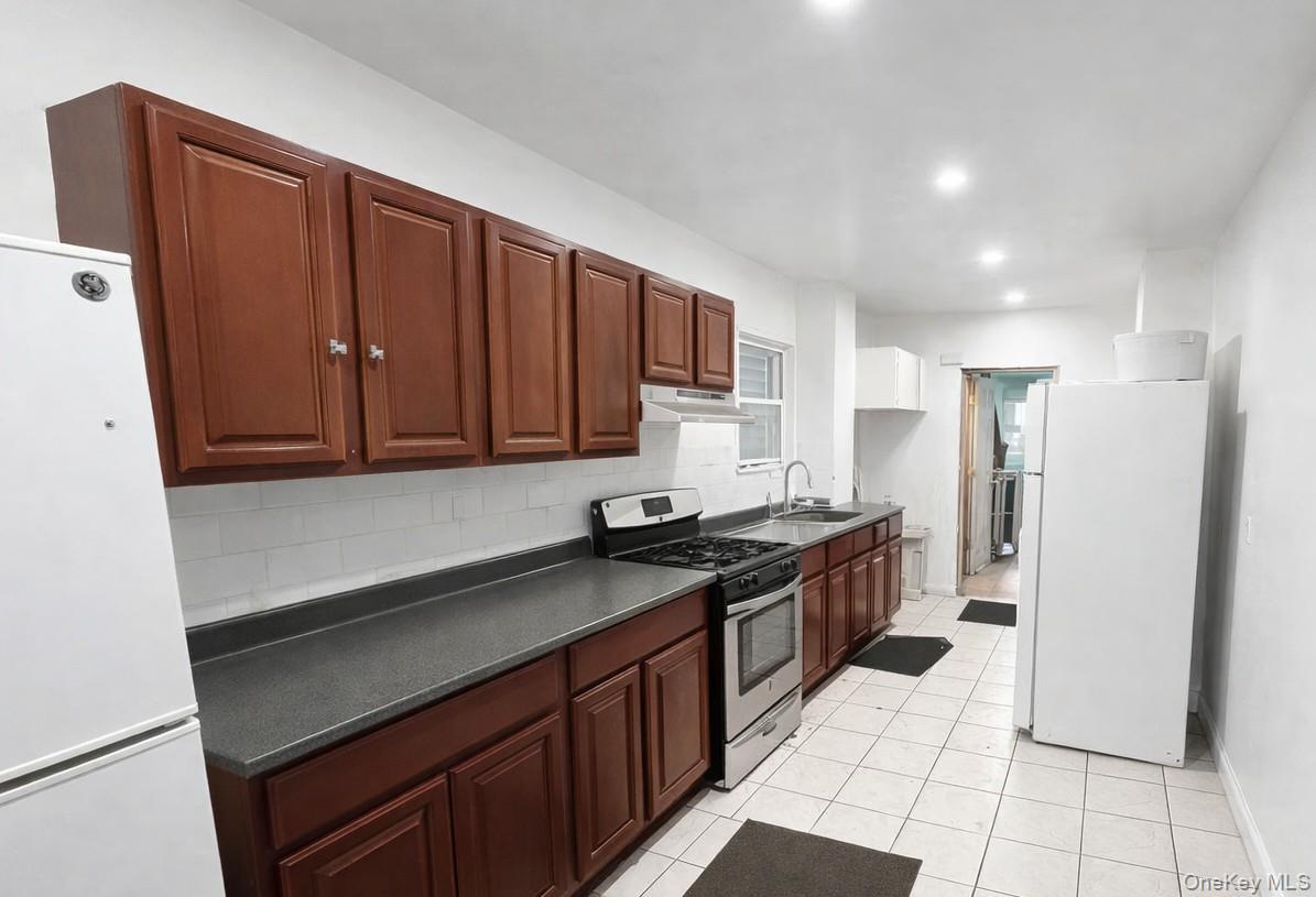 Single Family Saint Lawrence Avenue  Bronx, NY 10460, MLS-1004206-10