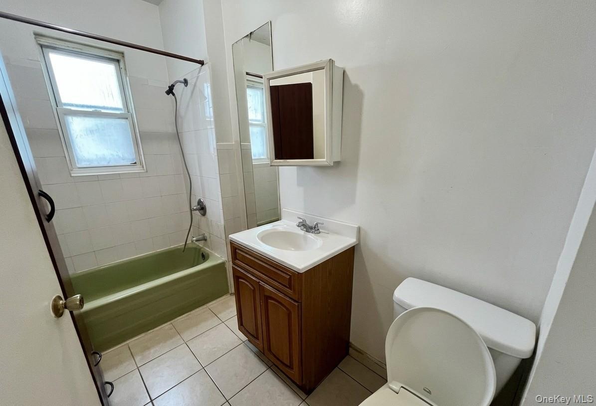 Single Family Saint Lawrence Avenue  Bronx, NY 10460, MLS-1004206-3