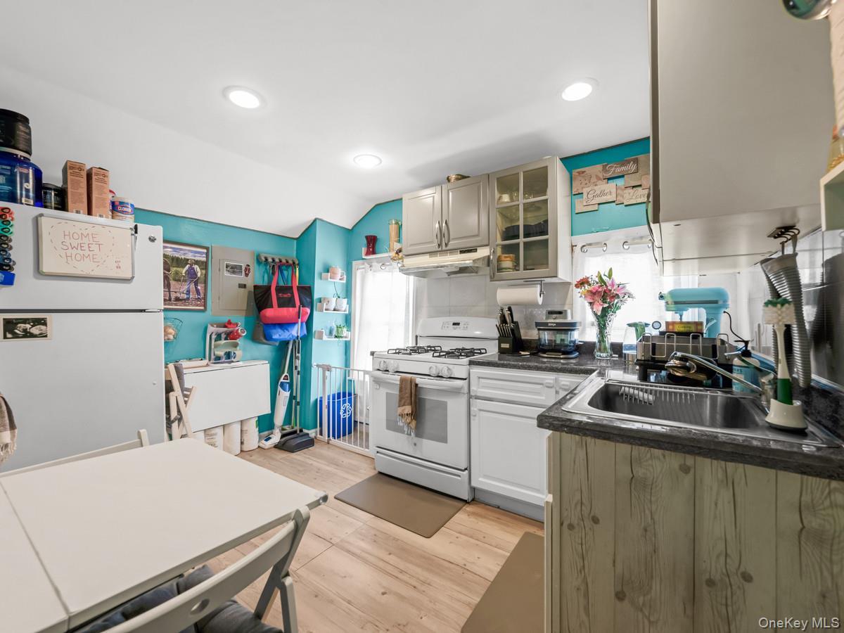 Single Family 141st  Queens, NY 11413, MLS-1004277-12