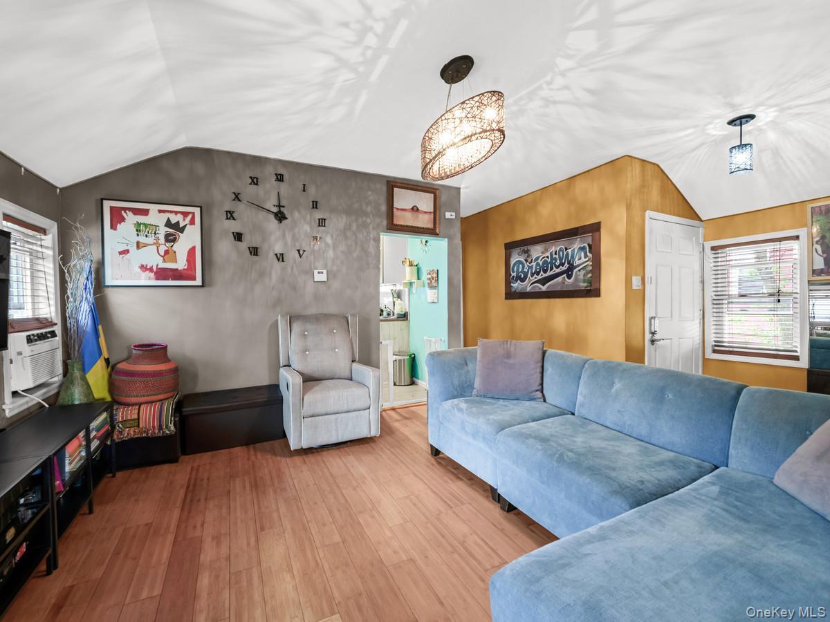 Single Family 141st  Queens, NY 11413, MLS-1004277-13