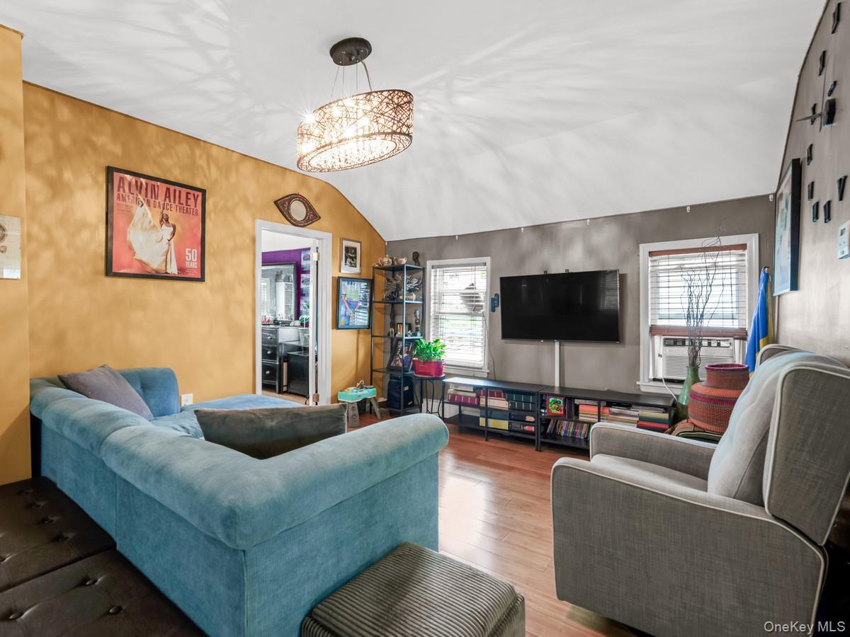 Single Family 141st  Queens, NY 11413, MLS-1004277-9