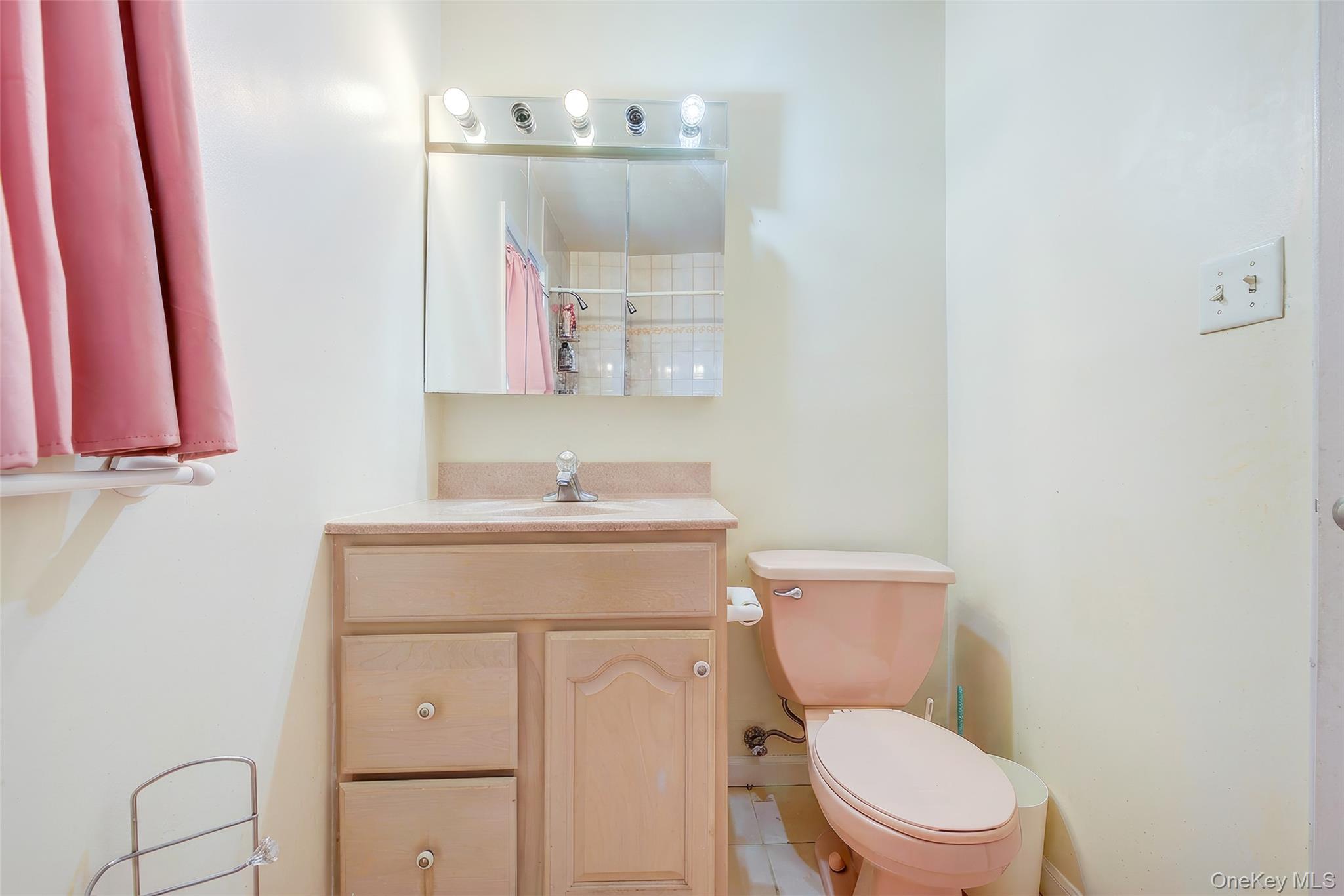 Single Family 129th Avenue  Queens, NY 11413, MLS-1004315-21