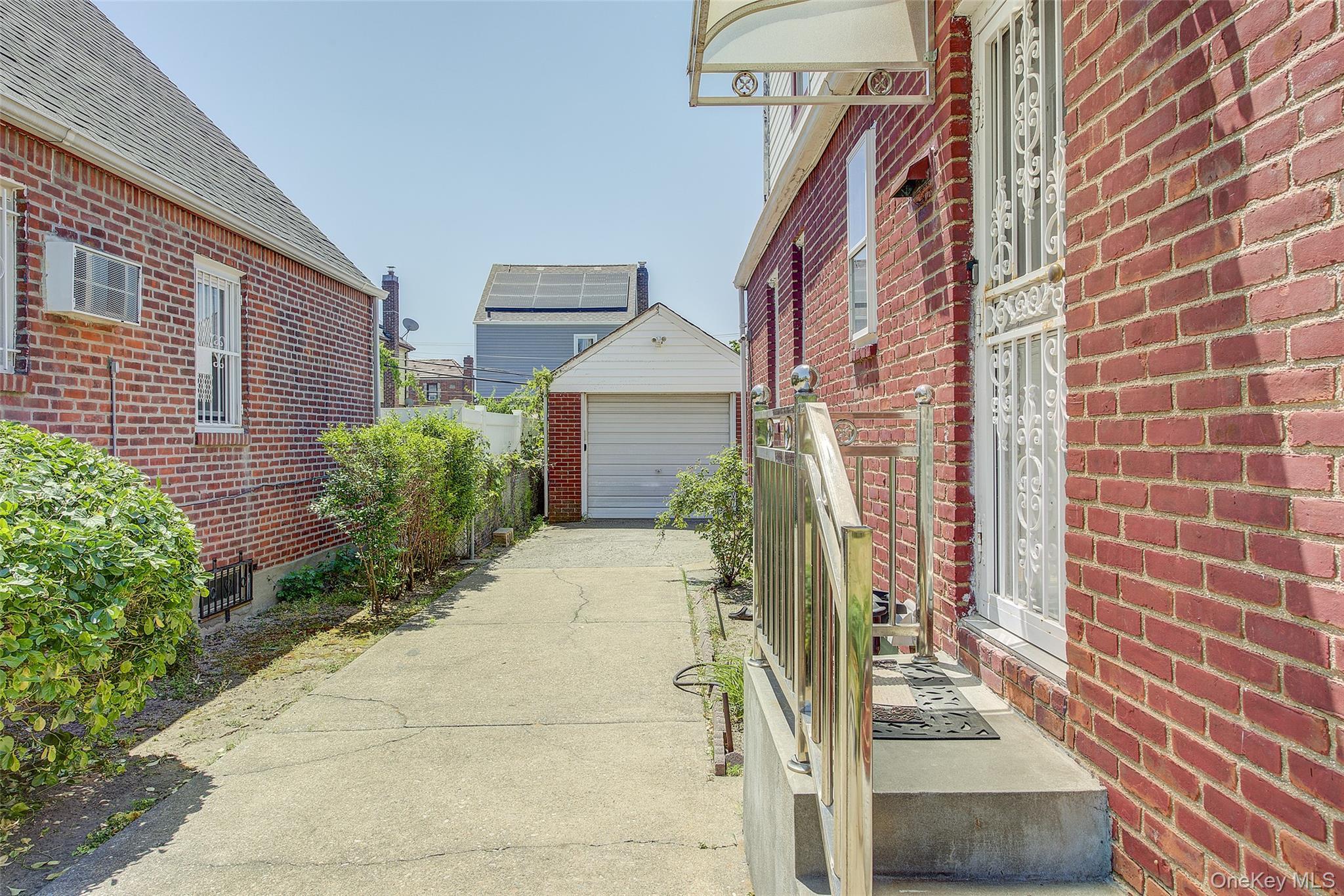 Single Family 129th Avenue  Queens, NY 11413, MLS-1004315-3