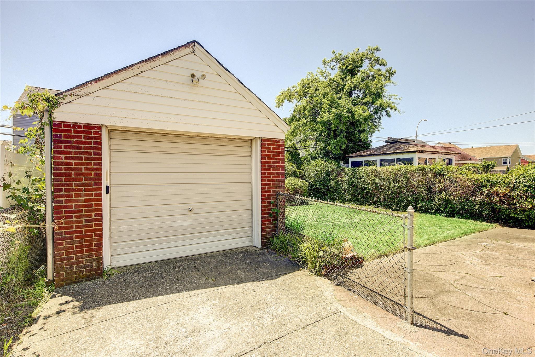 Single Family 129th Avenue  Queens, NY 11413, MLS-1004315-30