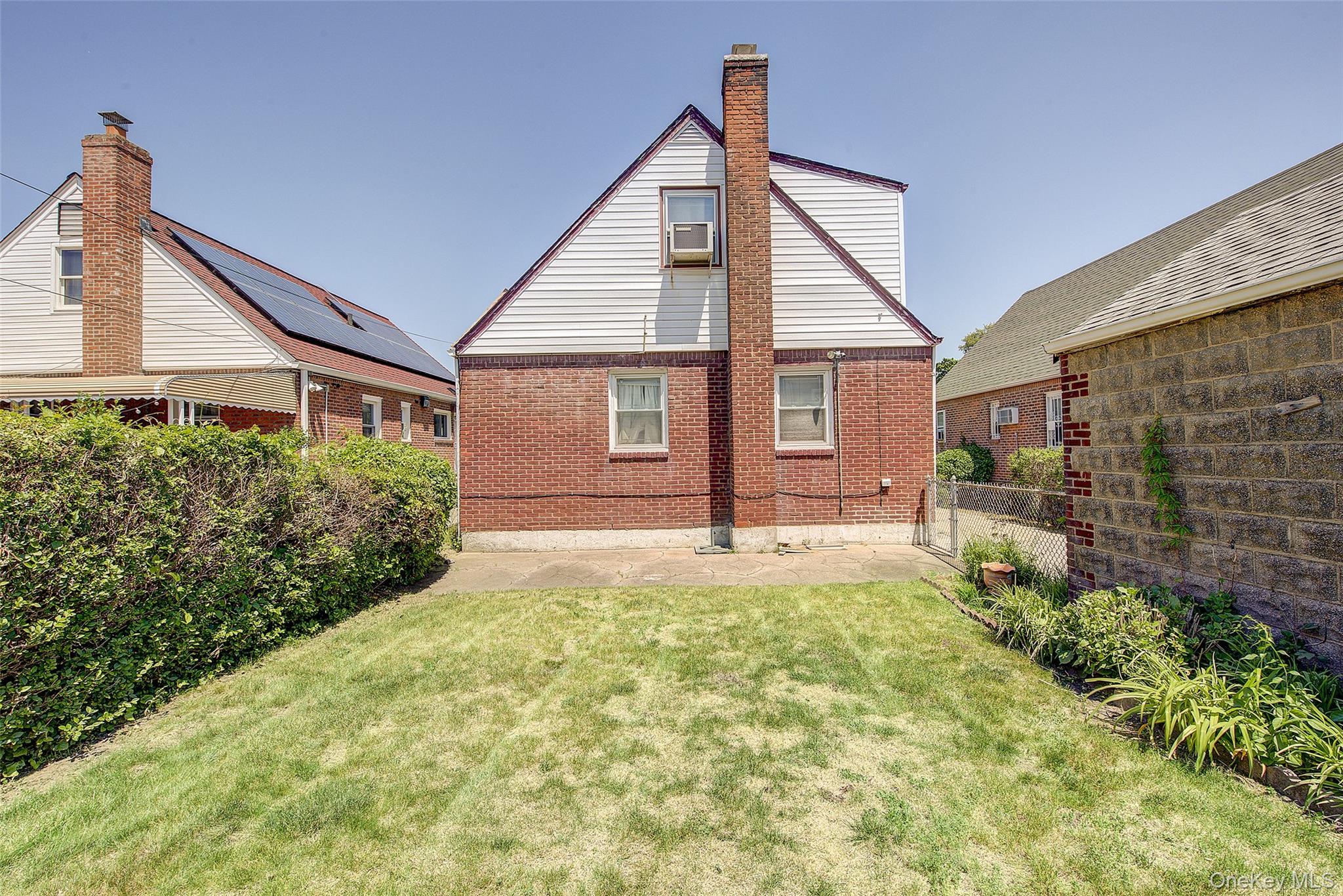Single Family 129th Avenue  Queens, NY 11413, MLS-1004315-31
