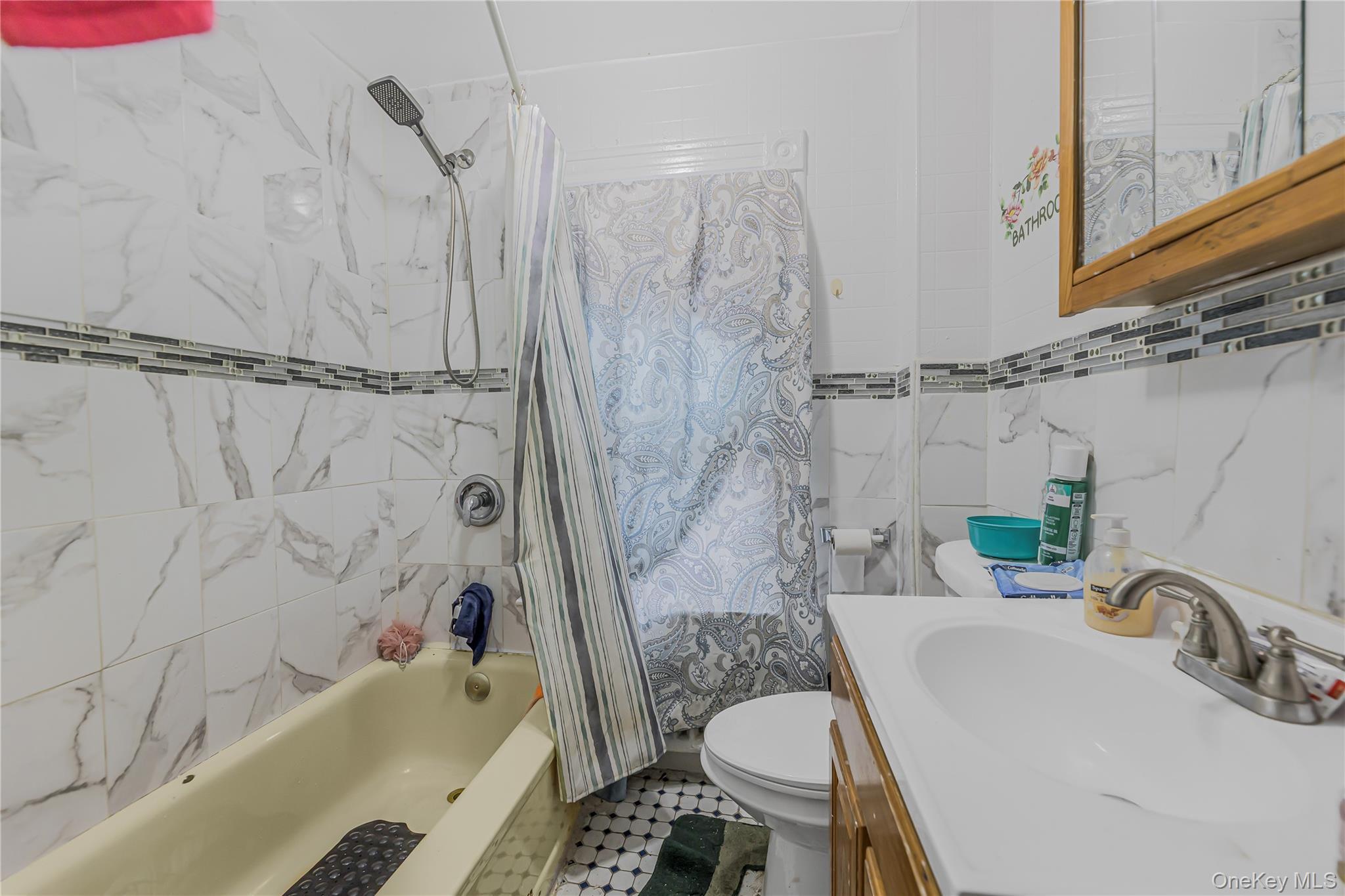 Single Family Carpenter  Bronx, NY 10470, MLS-1004320-13