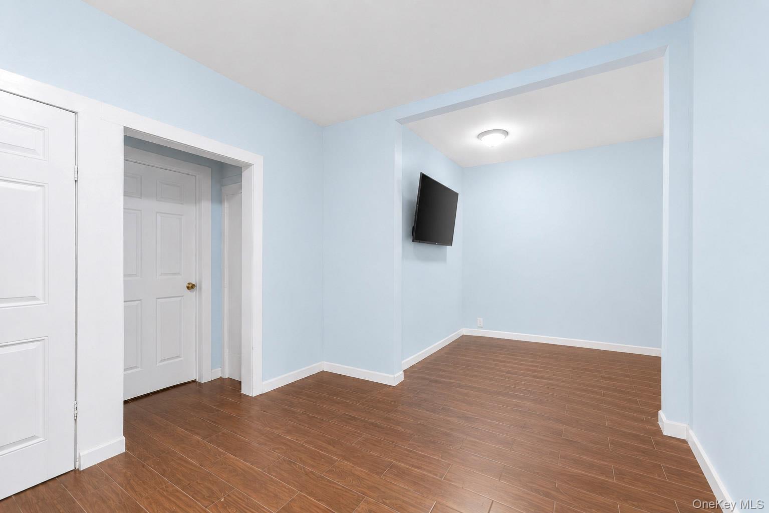 Single Family Carpenter  Bronx, NY 10470, MLS-1004320-20