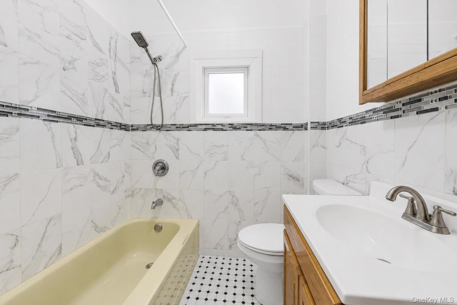 Single Family Carpenter  Bronx, NY 10470, MLS-1004320-25