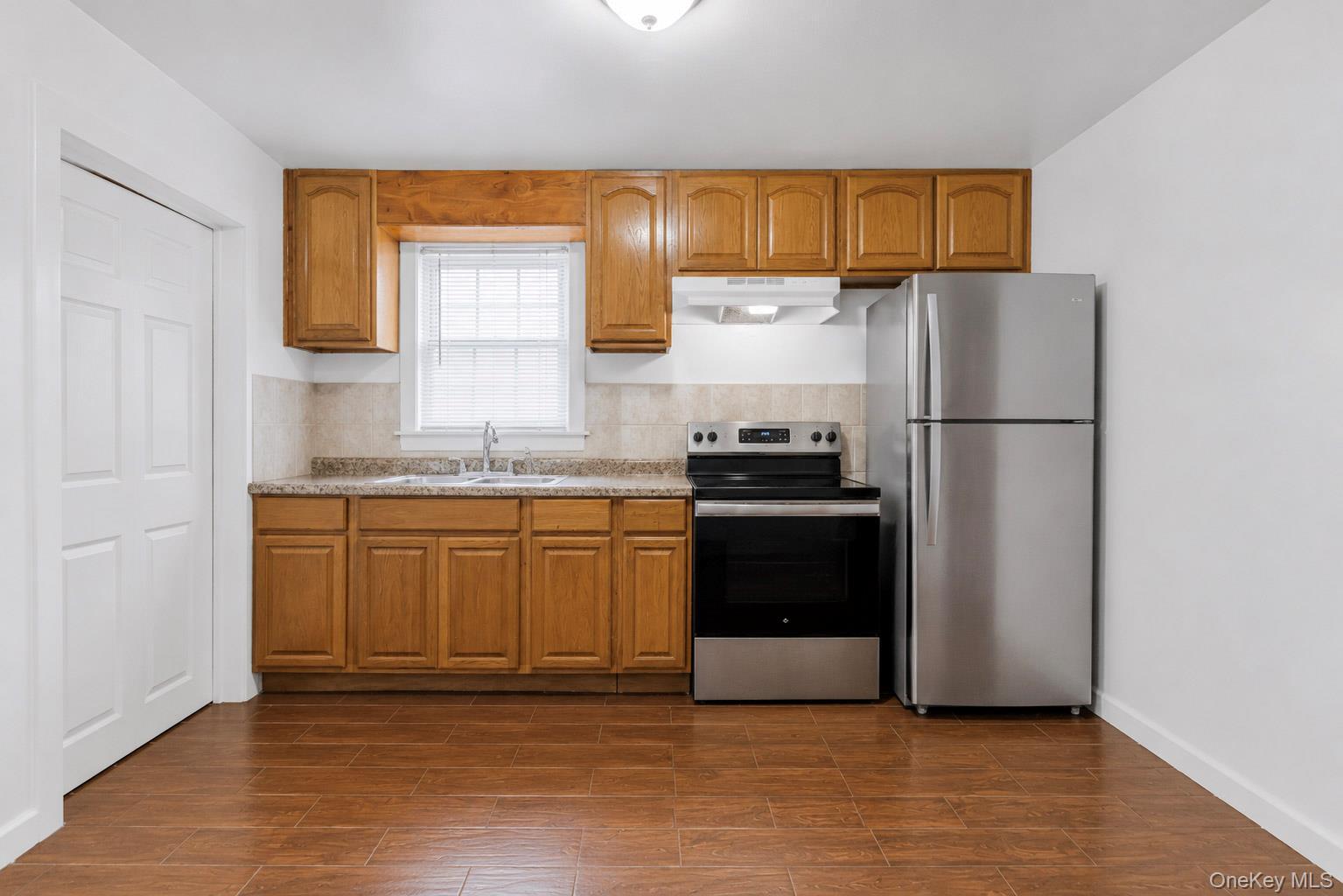 Single Family Carpenter  Bronx, NY 10470, MLS-1004320-27