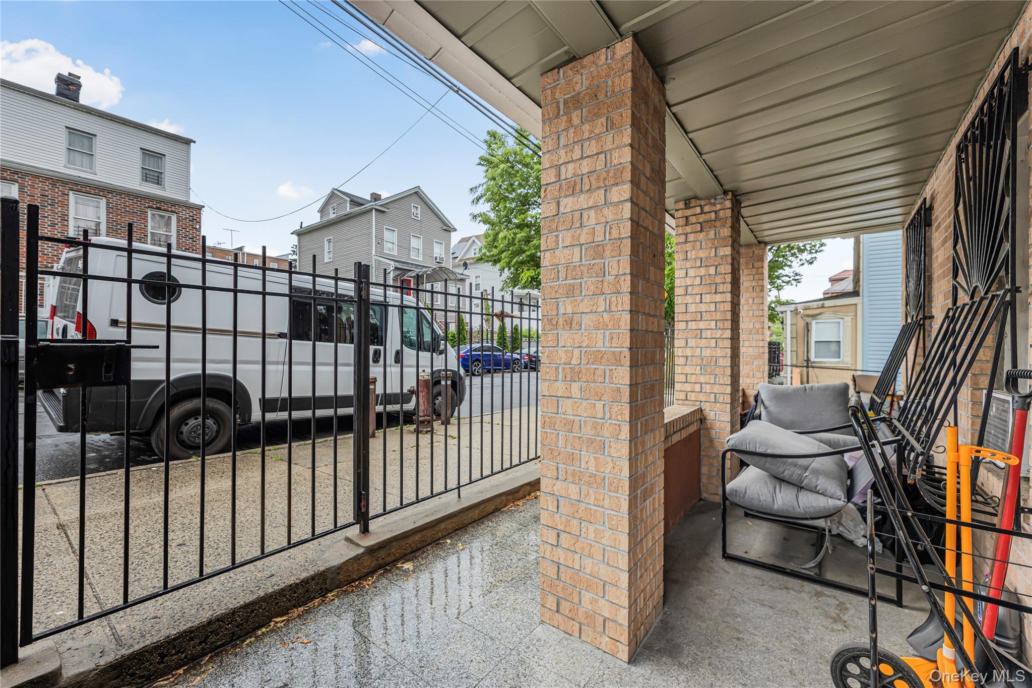 Single Family Carpenter  Bronx, NY 10470, MLS-1004320-4