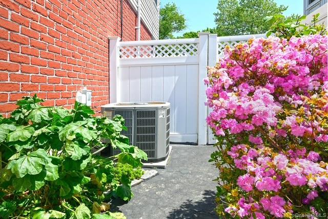 Single Family 211th  Queens, NY 11364, MLS-1004464-25