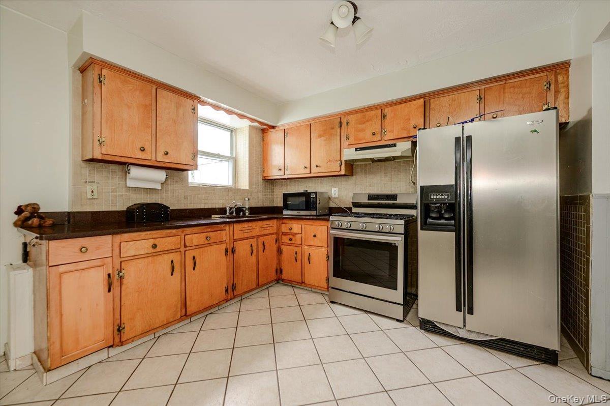 Single Family Revere Bronx, NY 10465, MLS-1004540-8