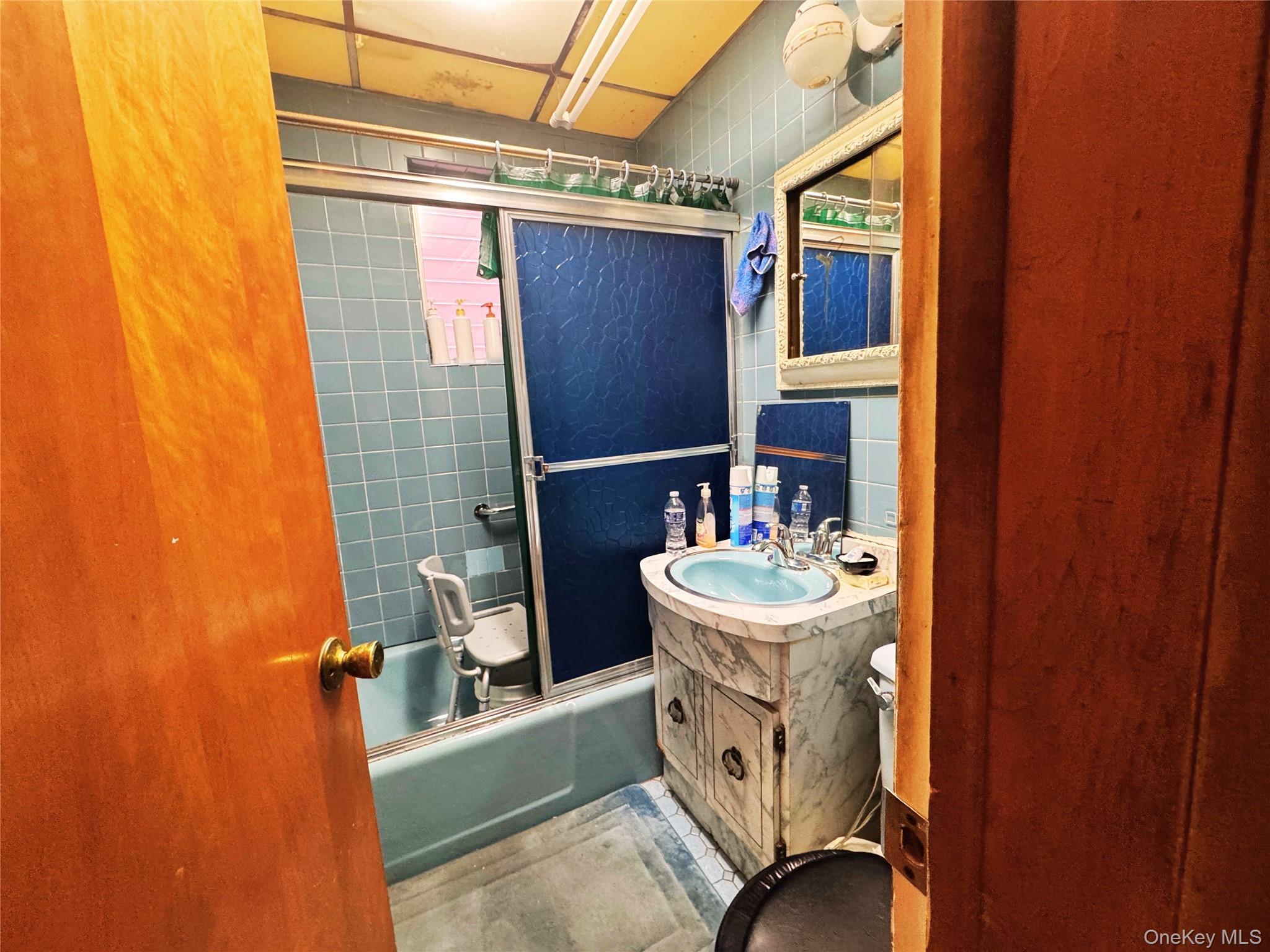 Single Family Matilda Avenue  Bronx, NY 10470, MLS-1004562-15