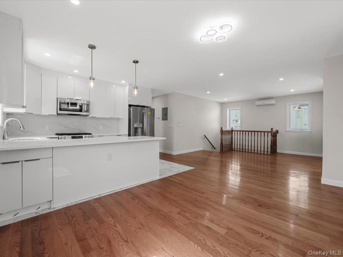Single Family 70th Avenue Queens, NY 11367, MLS-1004608-23