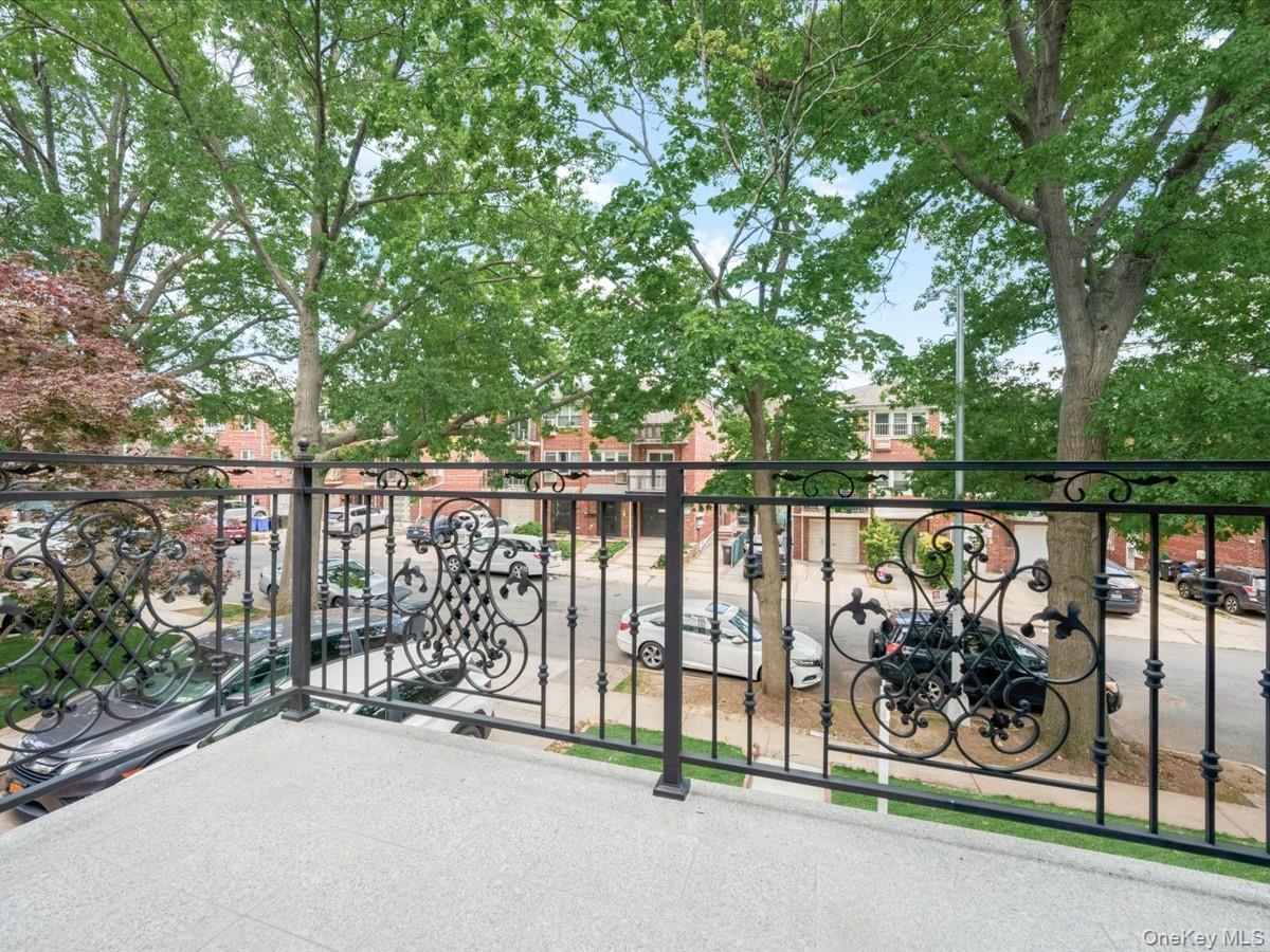 Single Family 70th Avenue Queens, NY 11367, MLS-1004608-27