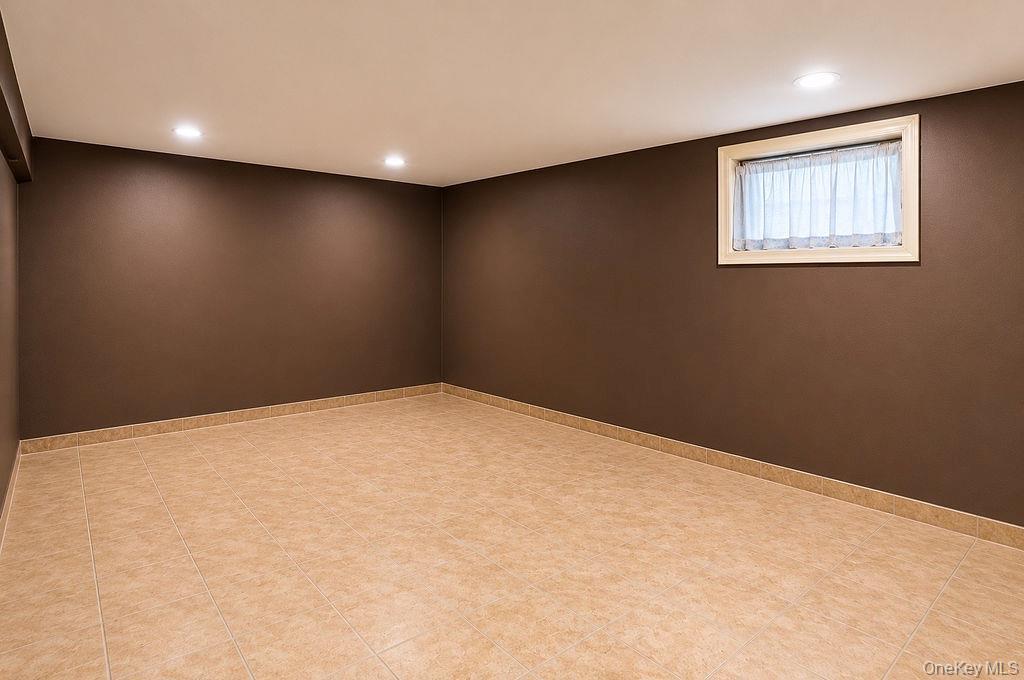 Single Family 11th Avenue  Queens, NY 11357, MLS-1004634-16