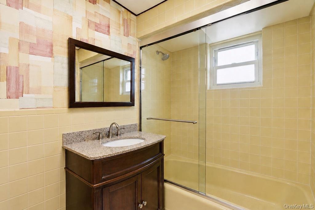 Single Family 11th Avenue  Queens, NY 11357, MLS-1004634-22