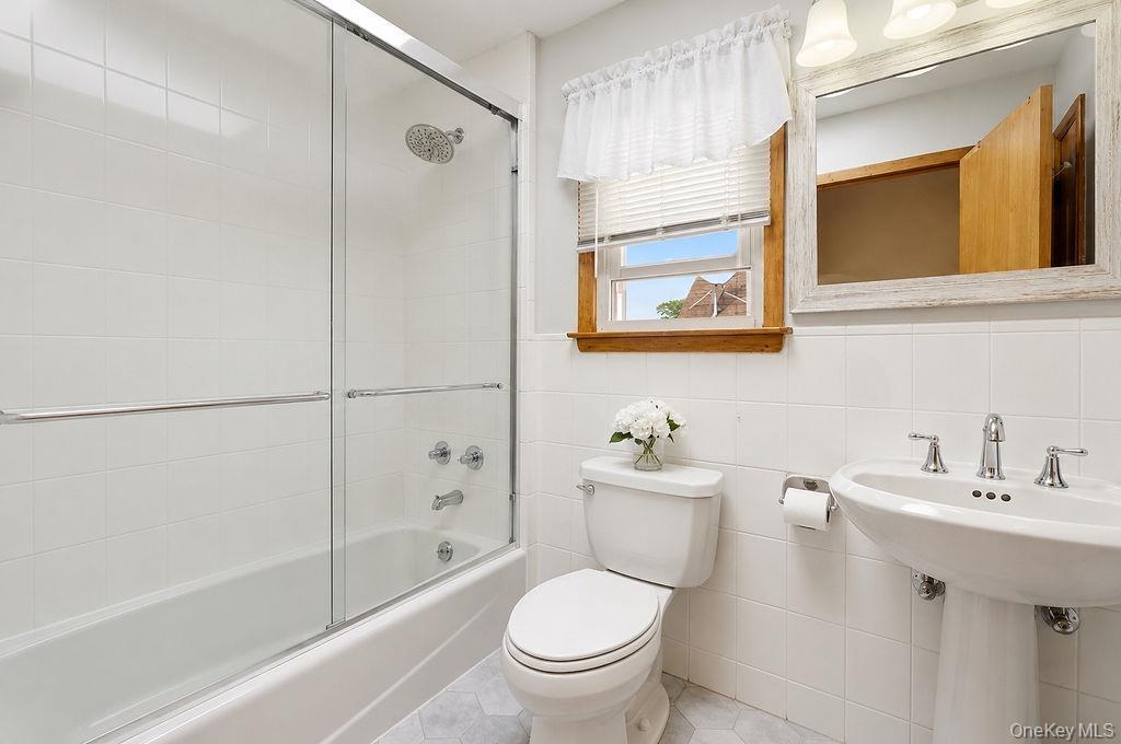 Single Family 11th Avenue  Queens, NY 11357, MLS-1004634-23