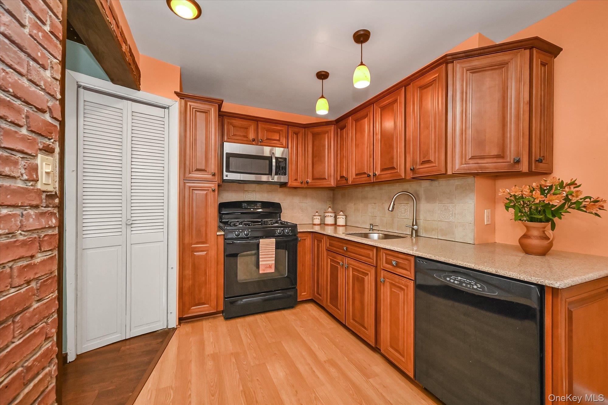 Single Family 33rd Queens, NY 11361, MLS-1004636-8