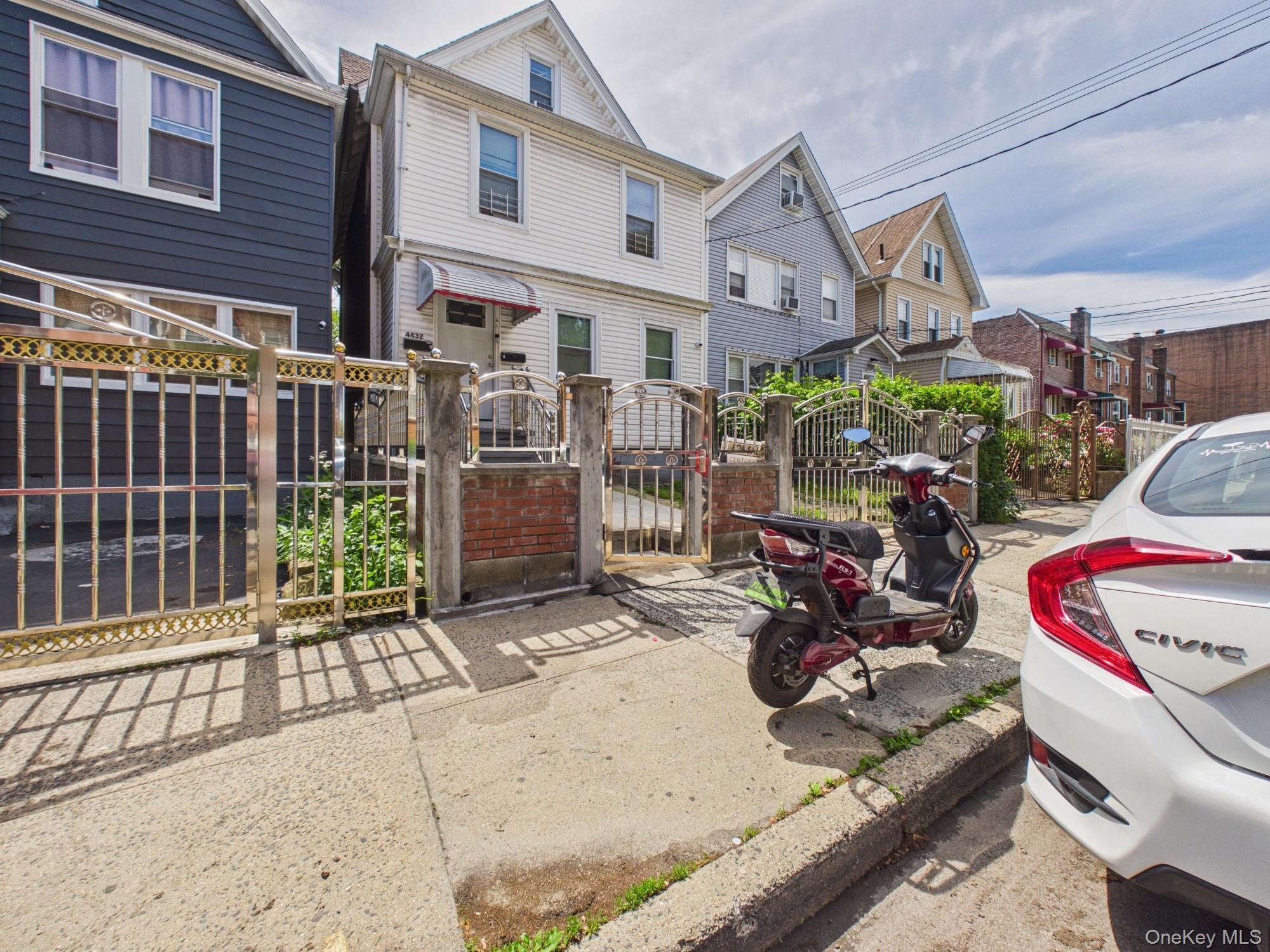 Single Family Carpenter  Bronx, NY 10470, MLS-1004693-2