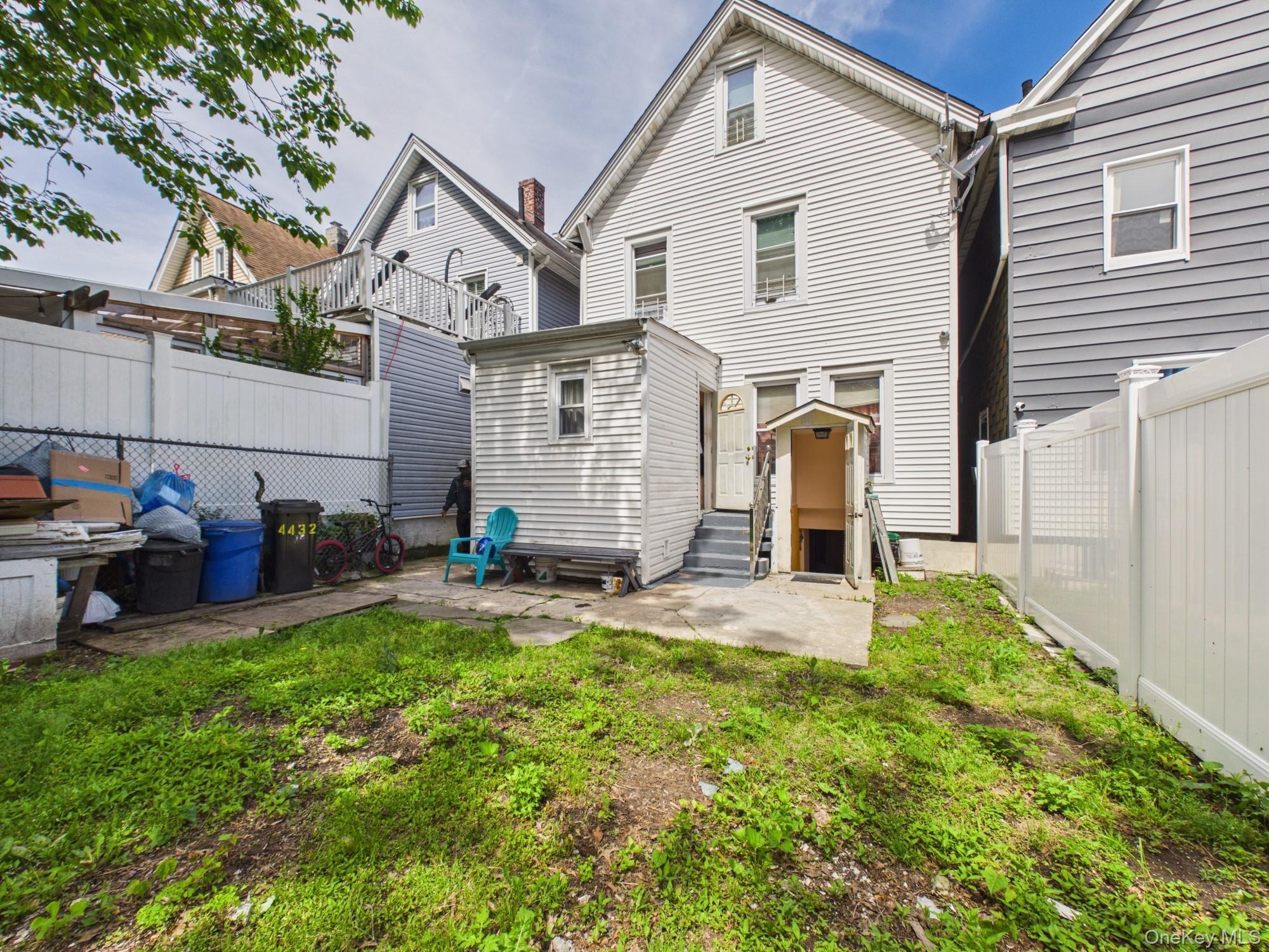 Single Family Carpenter  Bronx, NY 10470, MLS-1004693-3