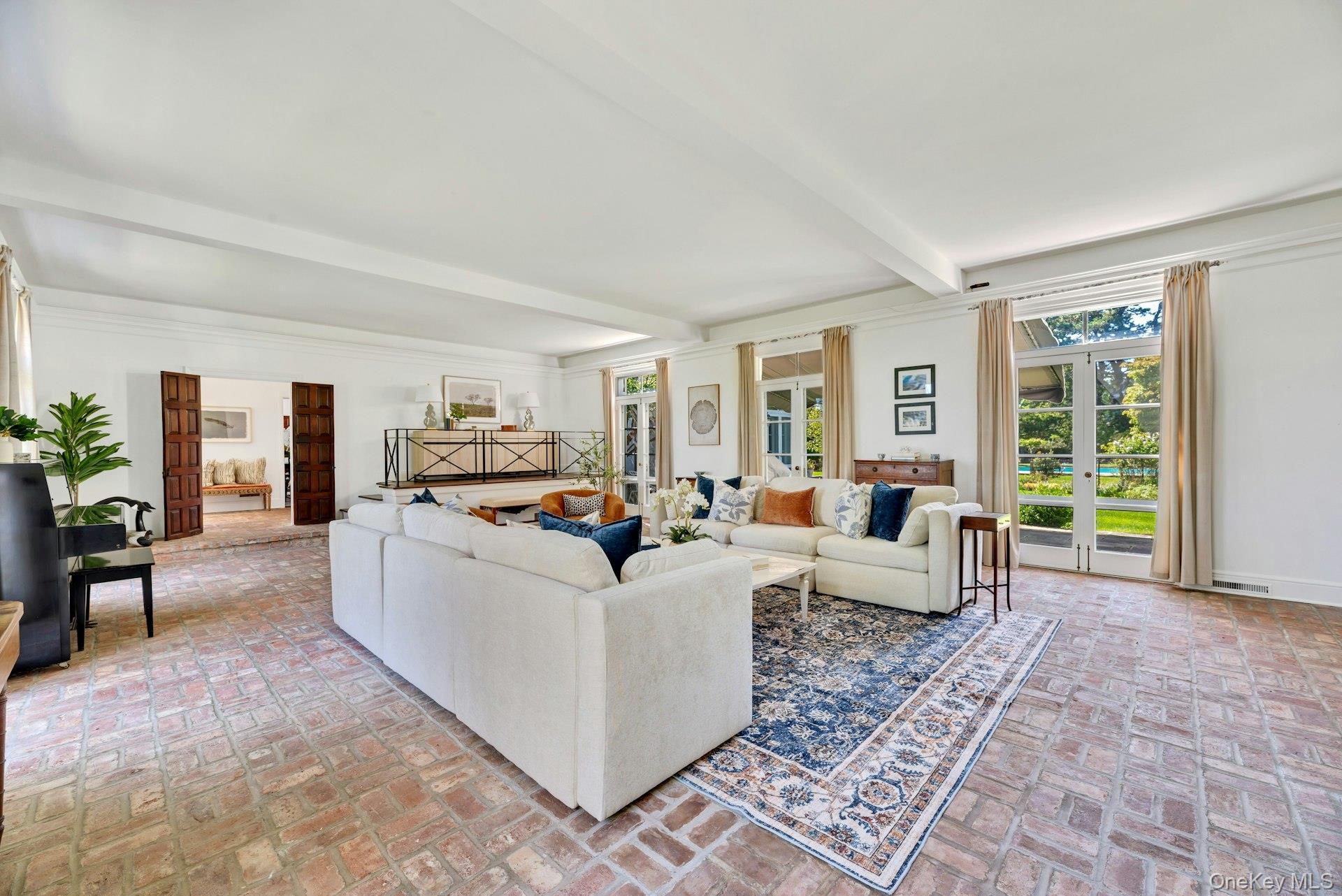 Single Family Niamogue Lane  Suffolk County, NY 11959, MLS-1004768-21