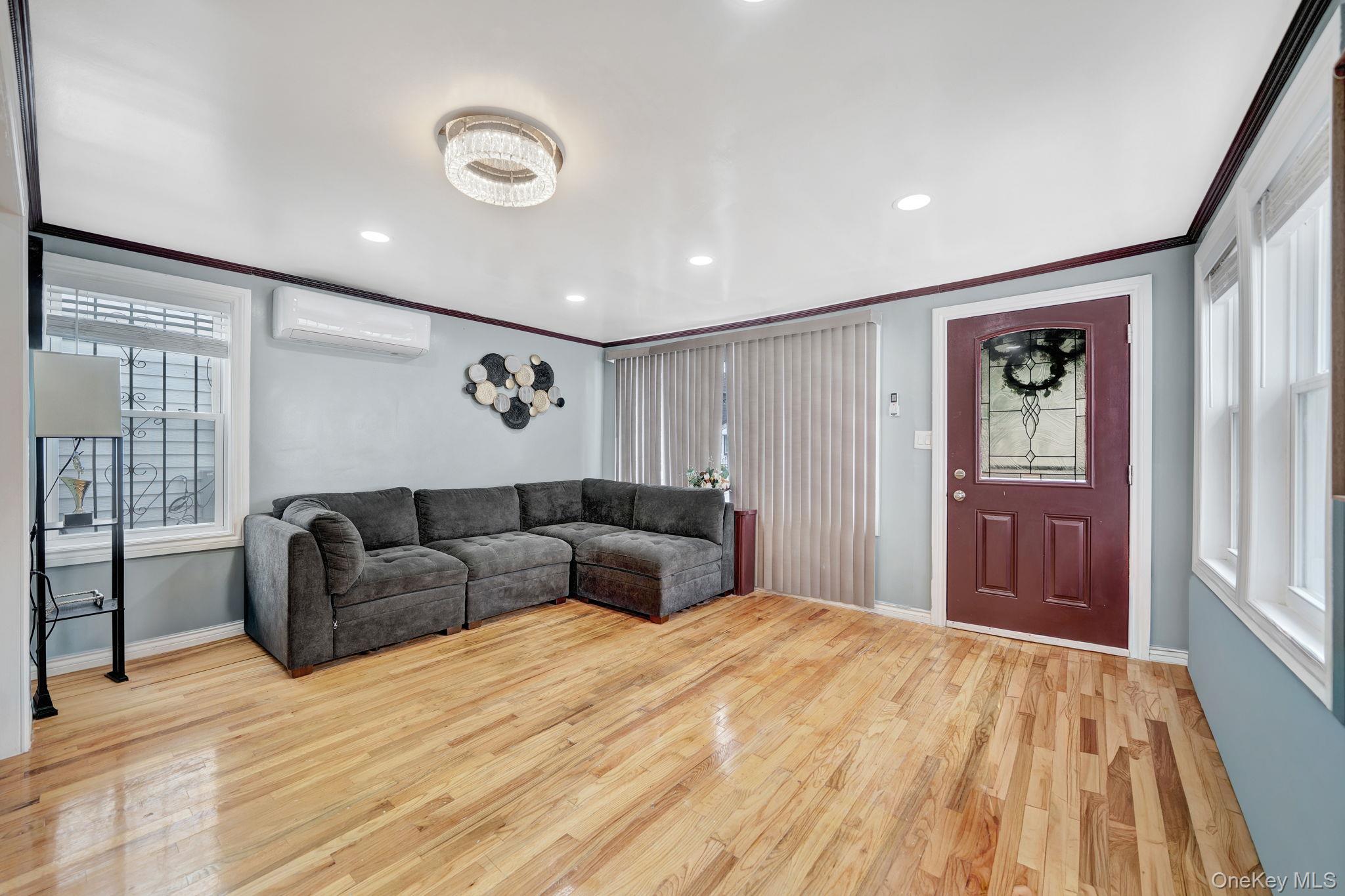 Single Family 214th Queens, NY 11428, MLS-1004860-2