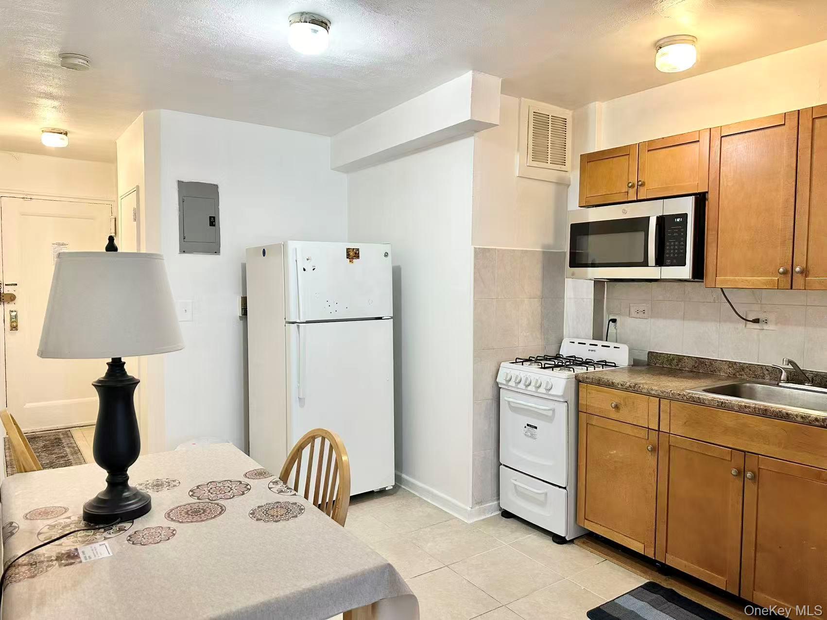 Apartment 38th Avenue Queens, NY 11354, MLS-1004905-2