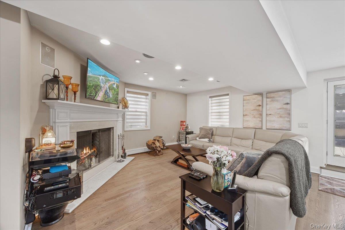 Single Family Lydig  Bronx, NY 10461, MLS-1004964-15